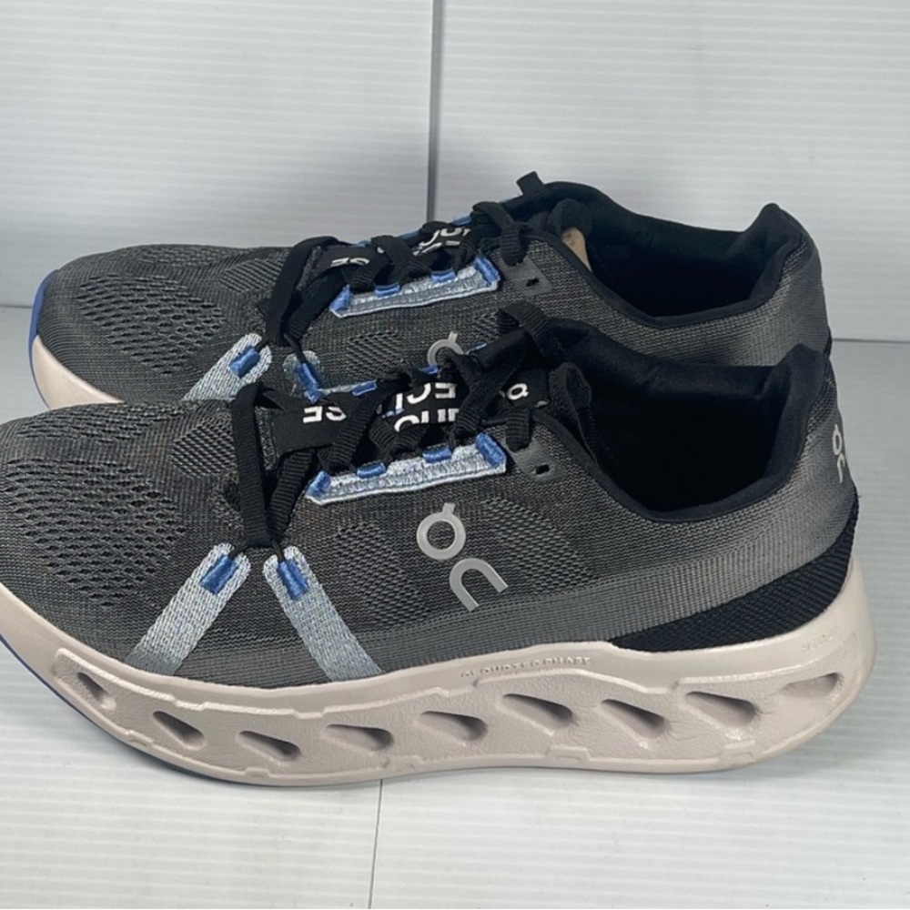 Like new On cloud running shoes for women blue and silver.